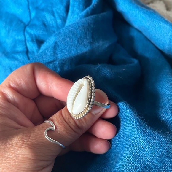 Cowrie ring ! - Picture 3 of 4